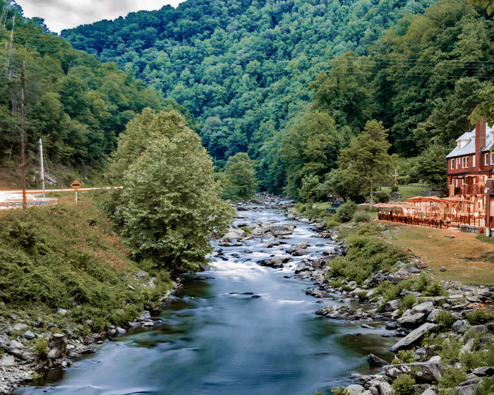 The lodge set along the Cheoah River